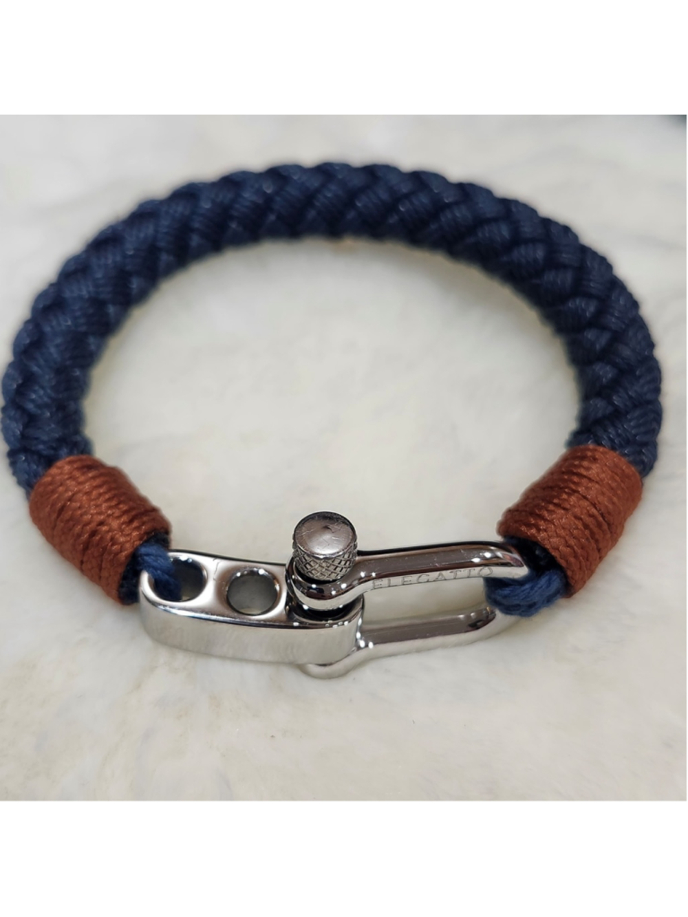 Elegatto Pelagus men's rope bracelet featuring a nautical shackle closure
